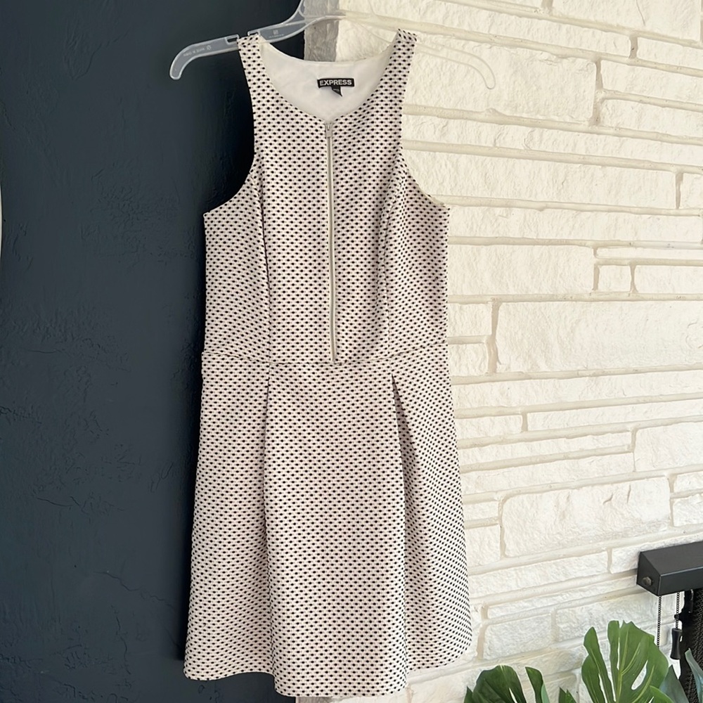 Express cute patterned dress size 4!